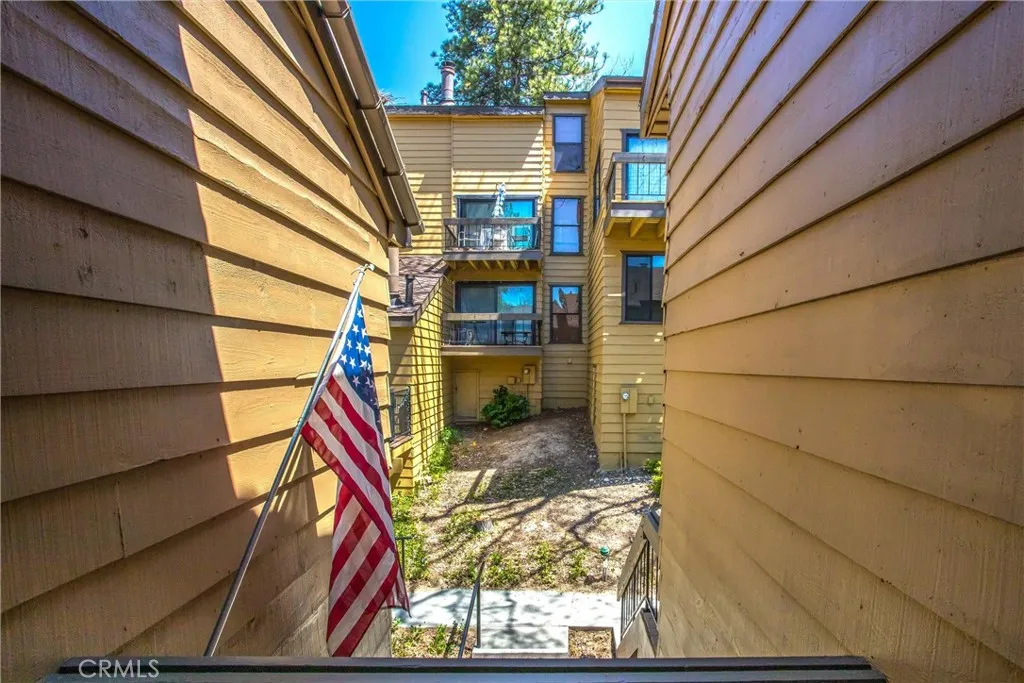27657 Peninsula 130, Lake Arrowhead, California 92352 home-pic-20